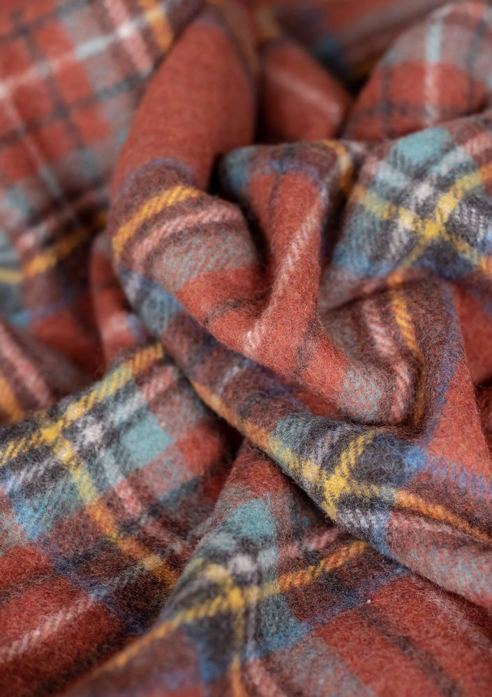 Plaids - Couverture en laine recyclée en tartan Stewart Royal Antique - THE TARTAN BLANKET CO.