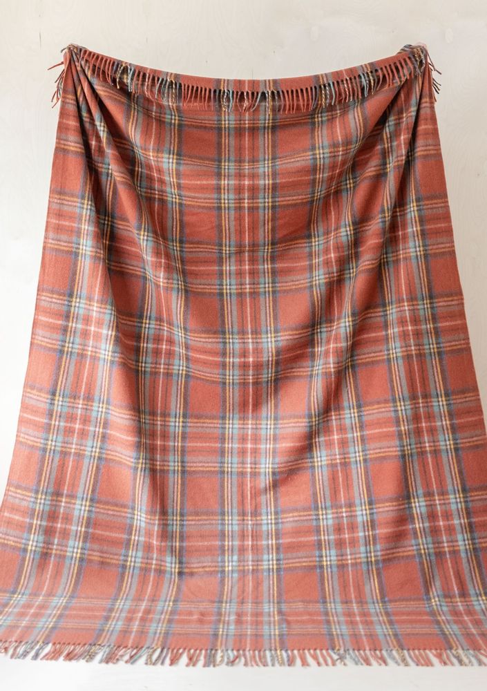 Plaids - Couverture en laine recyclée en tartan Stewart Royal Antique - THE TARTAN BLANKET CO.