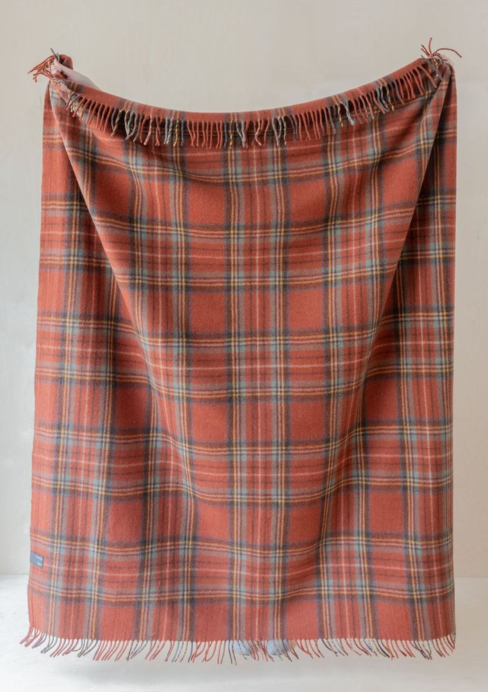 Plaids - Couverture en laine recyclée en tartan Stewart Royal Antique - THE TARTAN BLANKET CO.