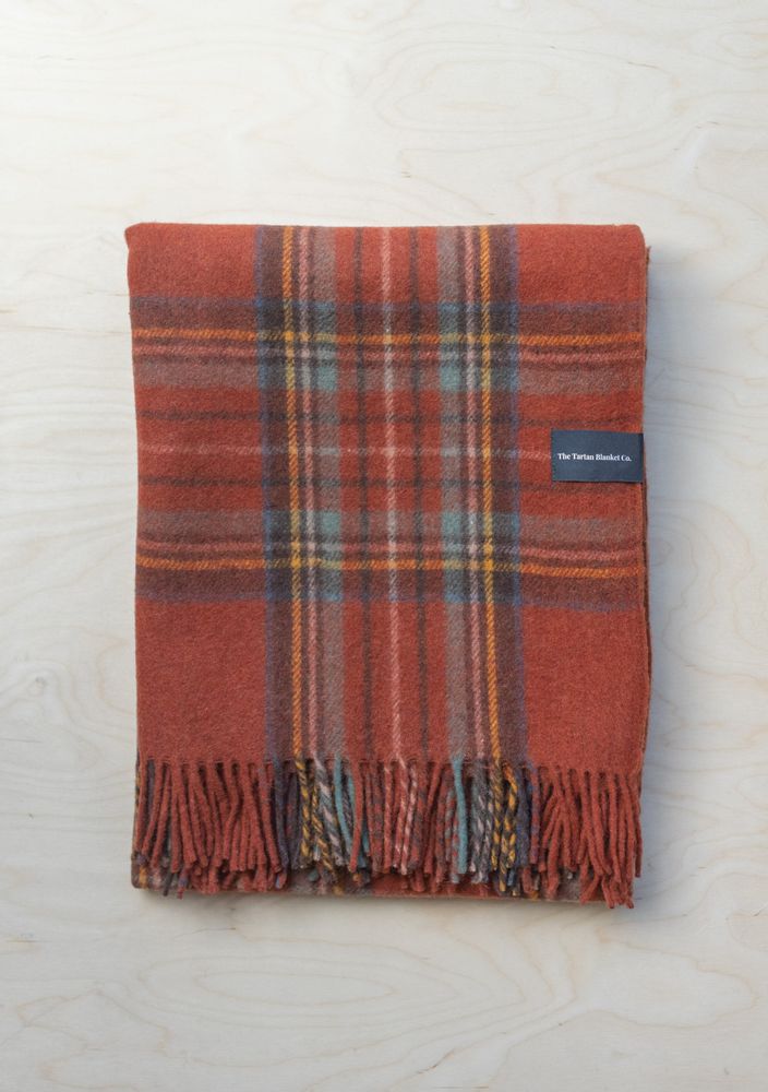 Plaids - Couverture en laine recyclée en tartan Stewart Royal Antique - THE TARTAN BLANKET CO.