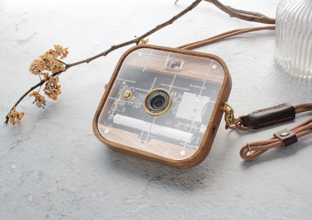 Gifts - Paper Shoot will be the most simple but functionally whole camera in the market. We aim to give owners of Paper Shoot an experience more than surprise and allow them to express their high-end taste with our attentive and creative design. - PAPER SHOOT TECHNOLOGIES INC.