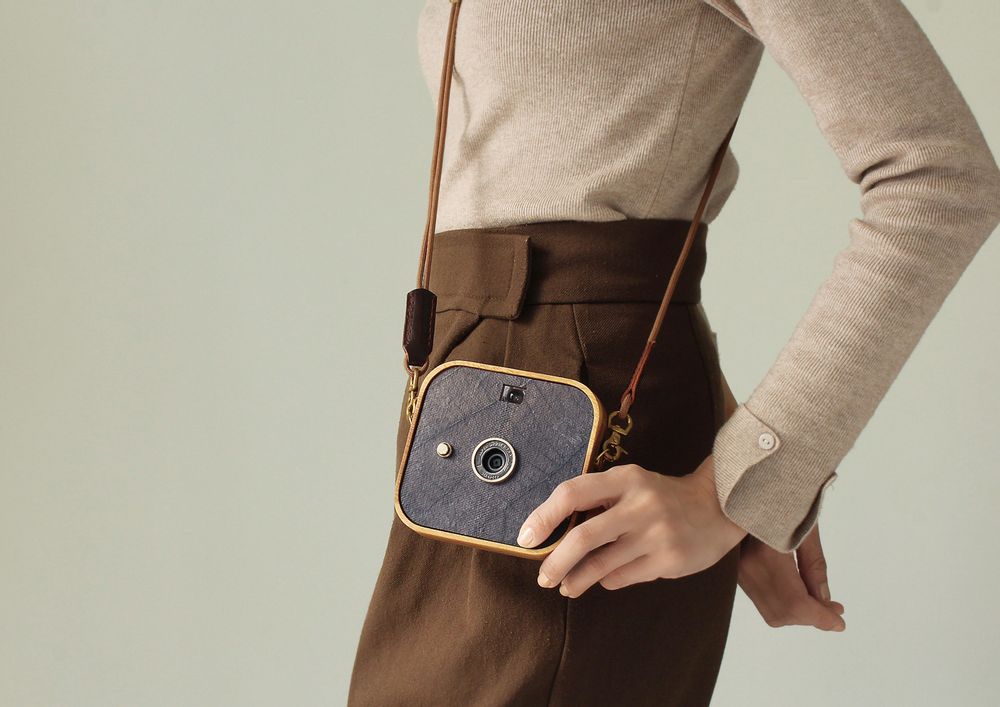 Gifts - Paper Shoot will be the most simple but functionally whole camera in the market. We aim to give owners of Paper Shoot an experience more than surprise and allow them to express their high-end taste with our attentive and creative design. - PAPER SHOOT TECHNOLOGIES INC.