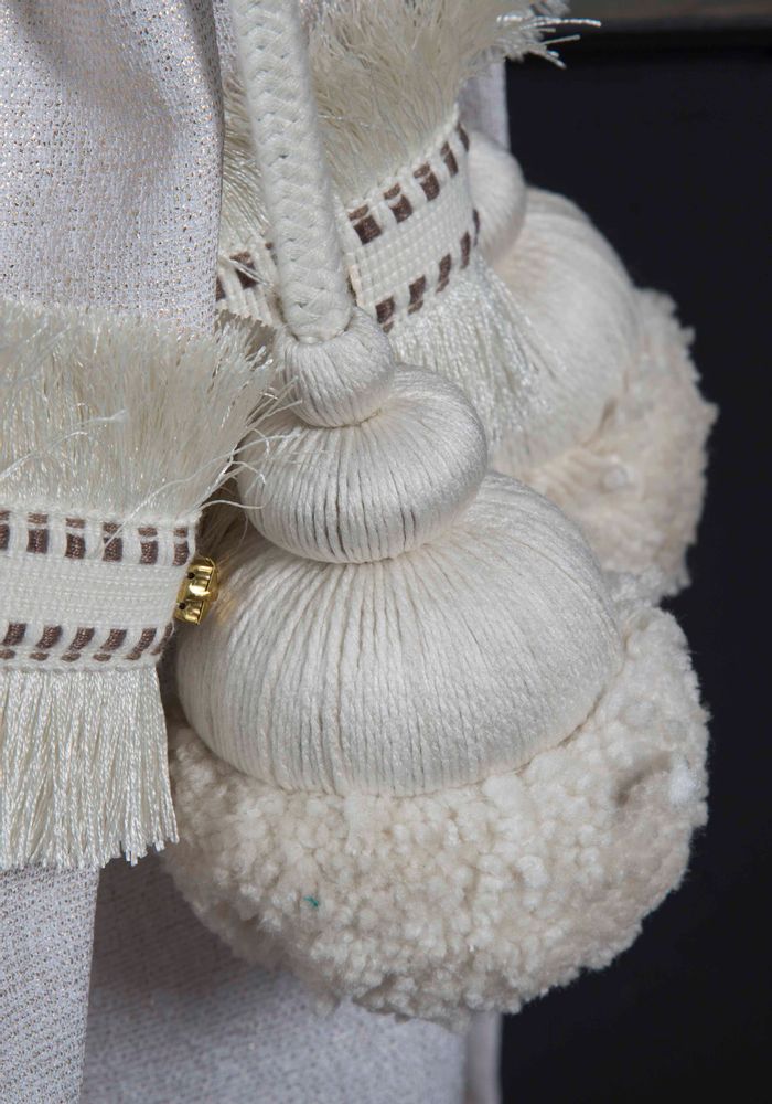 Rideaux et voilages - Pompons uniques faits main - KANCHI BY SHOBHNA & KUNAL MEHTA