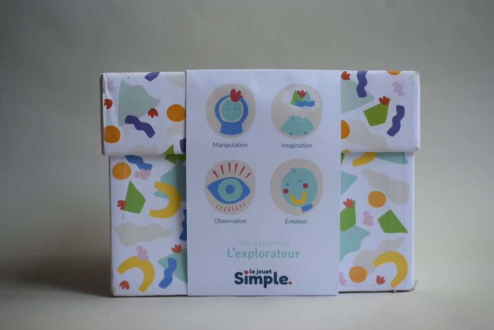 Gifts - The small walking train made of recycled and logged plastic - LE JOUET SIMPLE.