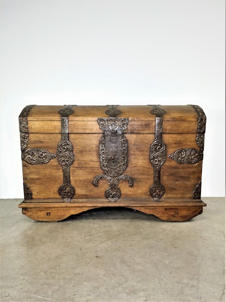 Unique pieces - German Oak Chest XVIIIth S. - JD PRODUCTION - JD CO MARINE