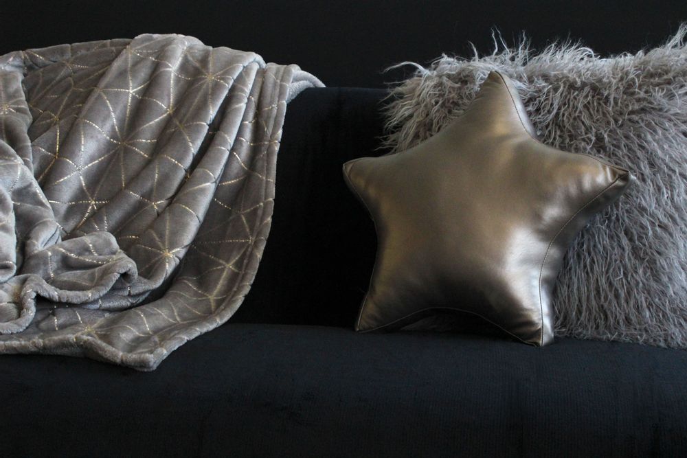 Throw blankets - BLANKET WITH GOLDEN MOTIFS. - PETIT ALO