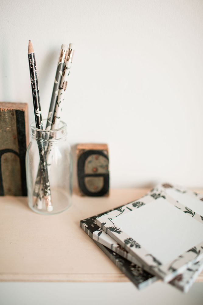 Pens and pencils - Pencil - POUSSIÈRE DES RUES