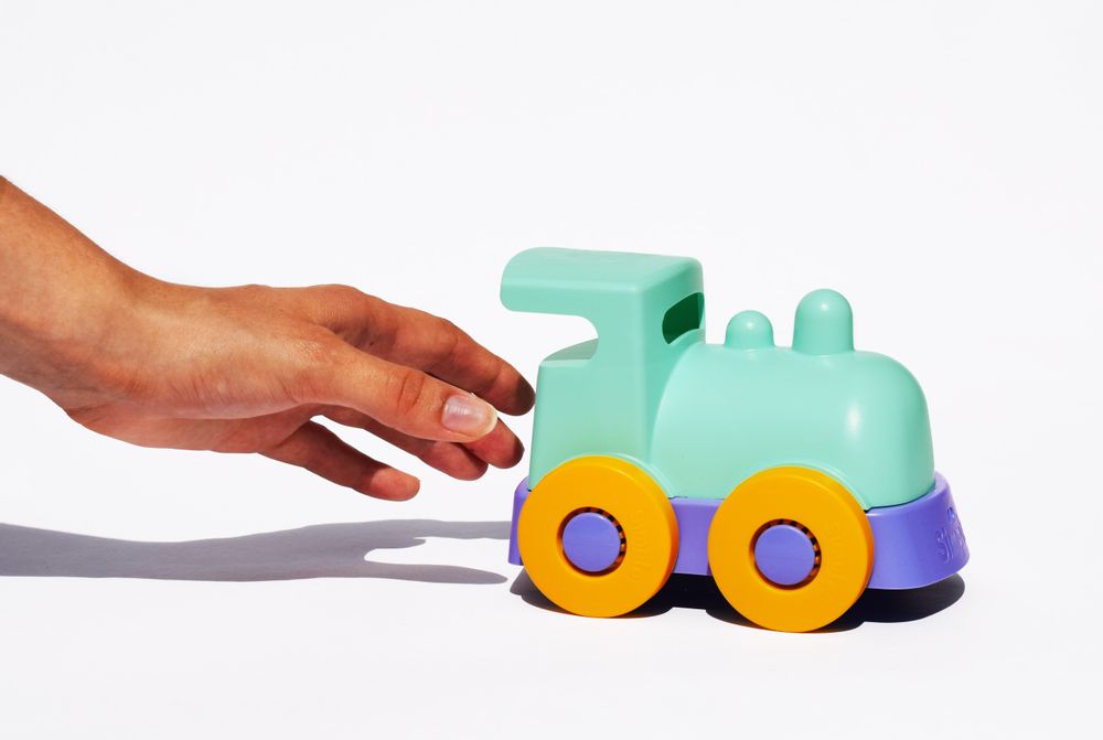 Gifts - The small walking train made of recycled and logged plastic - LE JOUET SIMPLE.