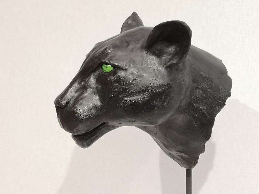 Unique pieces - Black Panther in Raku - ANNE DE SAUVEBOEUF CERAMISTE