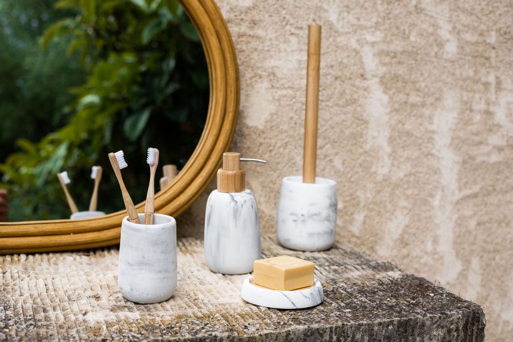 Installation accessories - Sandstone and ash wood. White marble effect Toilet brush holder Ø10x36 cm BA71155 - ANDREA HOUSE