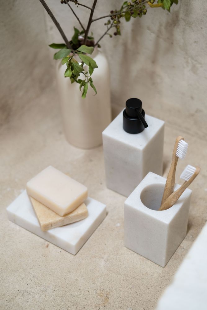 Accessoires à poser - PORTE-DENTS CARRÉ EN MARBRE BLANC 7X7X10,5 BA71163 - ANDREA HOUSE