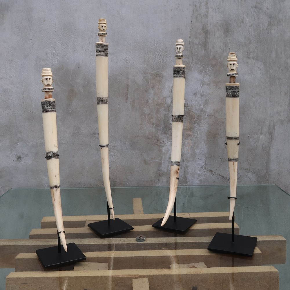 Pièces uniques - Conteneur A pour médicaments pour os et cornes - NYAMAN GALLERY BALI