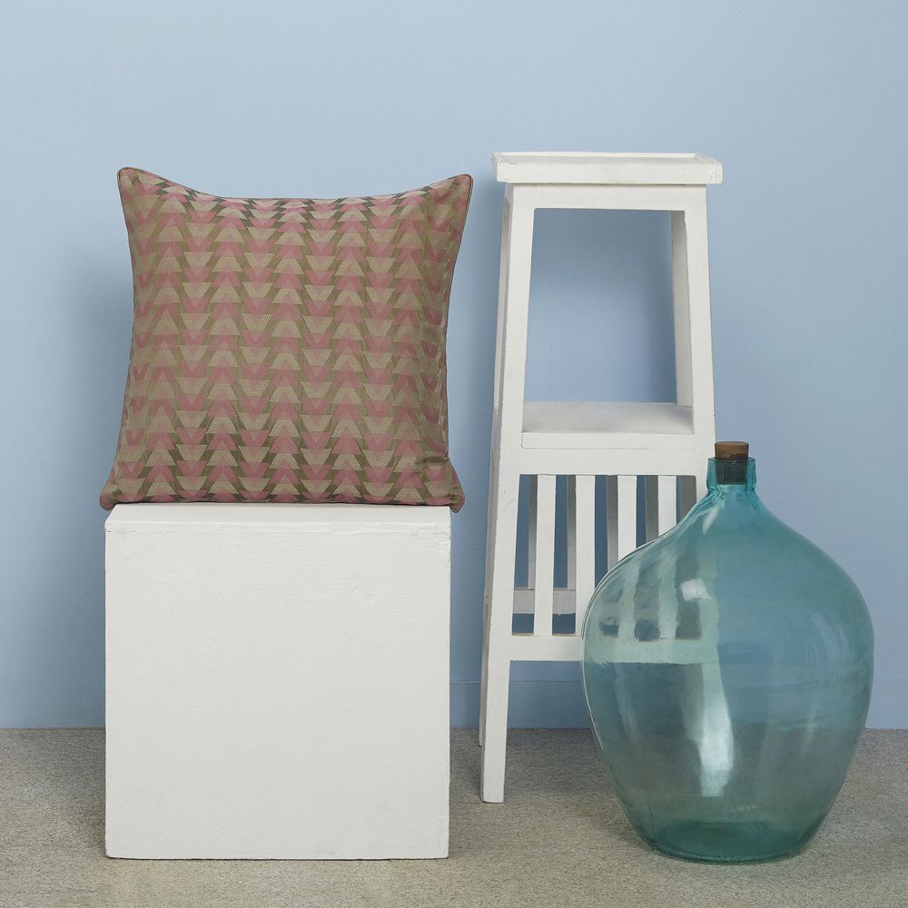 Coussins - Housse de coussin Triangle Rose pâle - AADYAM HANDWOVEN