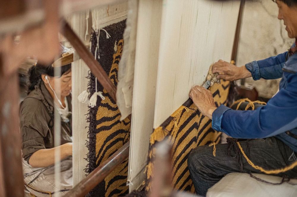 Classic carpets - Hand Knotted Tibetan Tiger Rug - Mountain Tiger Area Rug - OATS & RICE