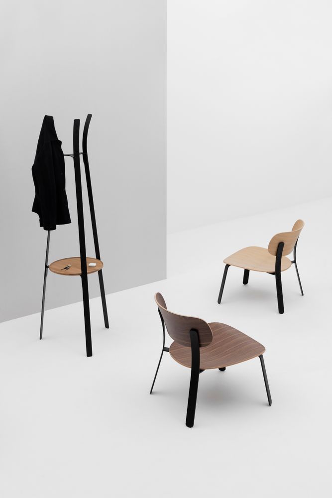 Walk-in closets - Cruso - SPRINGBACK - coat rack & lounge chair - BELGIUM IS DESIGN