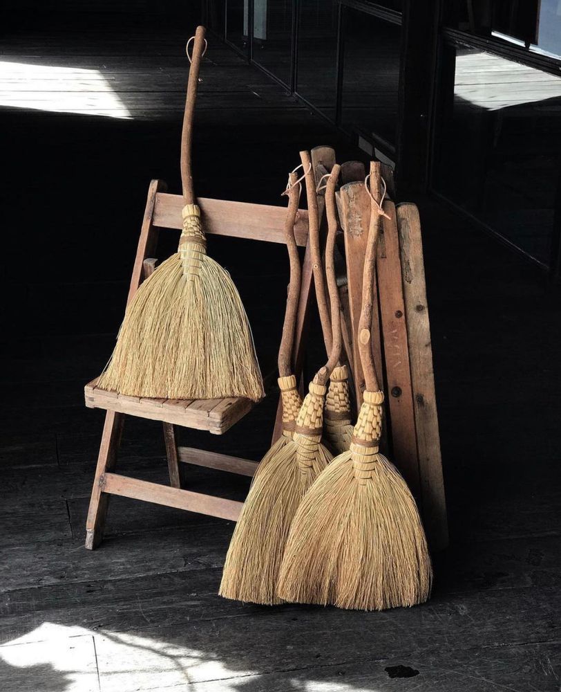 Objets design - BAAN BOON BROOMS - Balais et Brosses à Sorgho - BAAN BOON BROOMS