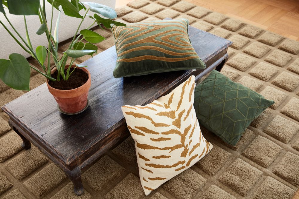 Fabric cushions - Velvet Cushions - Mita - CHHATWAL & JONSSON