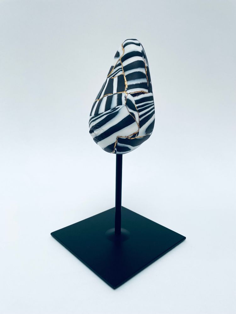 Sculptures, statuettes and miniatures - Sein Zébré Porcelaine Or blanc et noir - GUENAELLE GRASSI