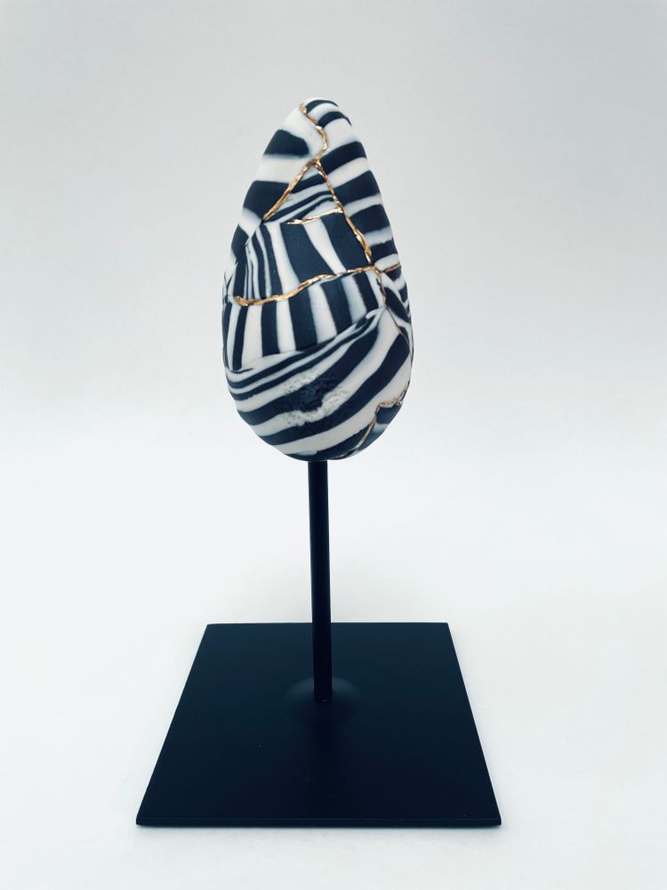 Sculptures, statuettes and miniatures - Sein Zébré Porcelaine Or blanc et noir - GUENAELLE GRASSI