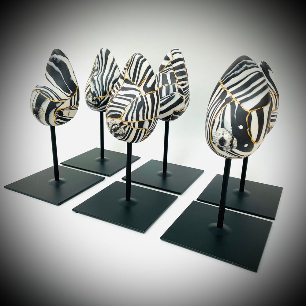 Sculptures, statuettes and miniatures - Sein Zébré Porcelaine Or blanc et noir - GUENAELLE GRASSI