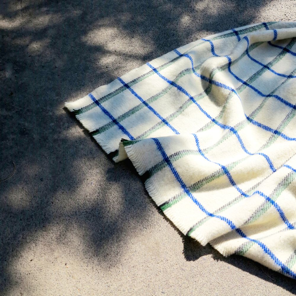 Throw blankets - RADIEUSE - ANDREE SORANT