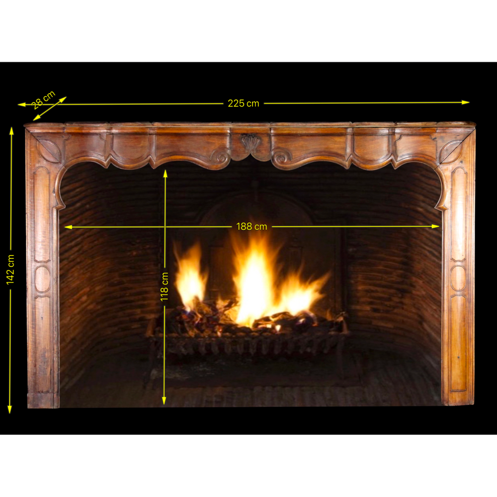 Pièces uniques - Grande Cheminée Méditerranéenne en Bois. - MAISON LEON VAN DEN BOGAERT ANTIQUE FIREPLACES AND RECLAIMED DECORATIVE ELEMENTS