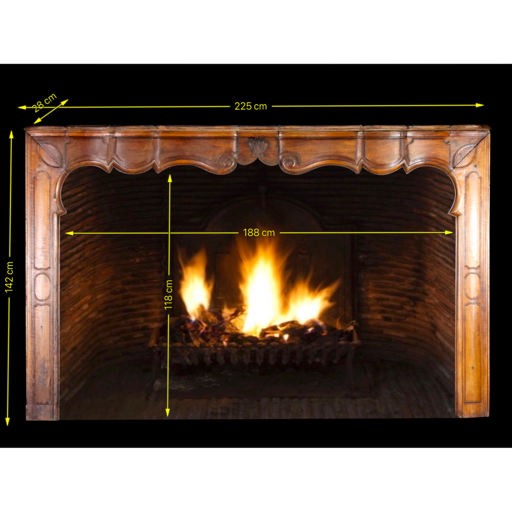 Pièces uniques - Grande Cheminée Méditerranéenne en Bois. - MAISON LEON VAN DEN BOGAERT ANTIQUE FIREPLACES AND RECLAIMED DECORATIVE ELEMENTS