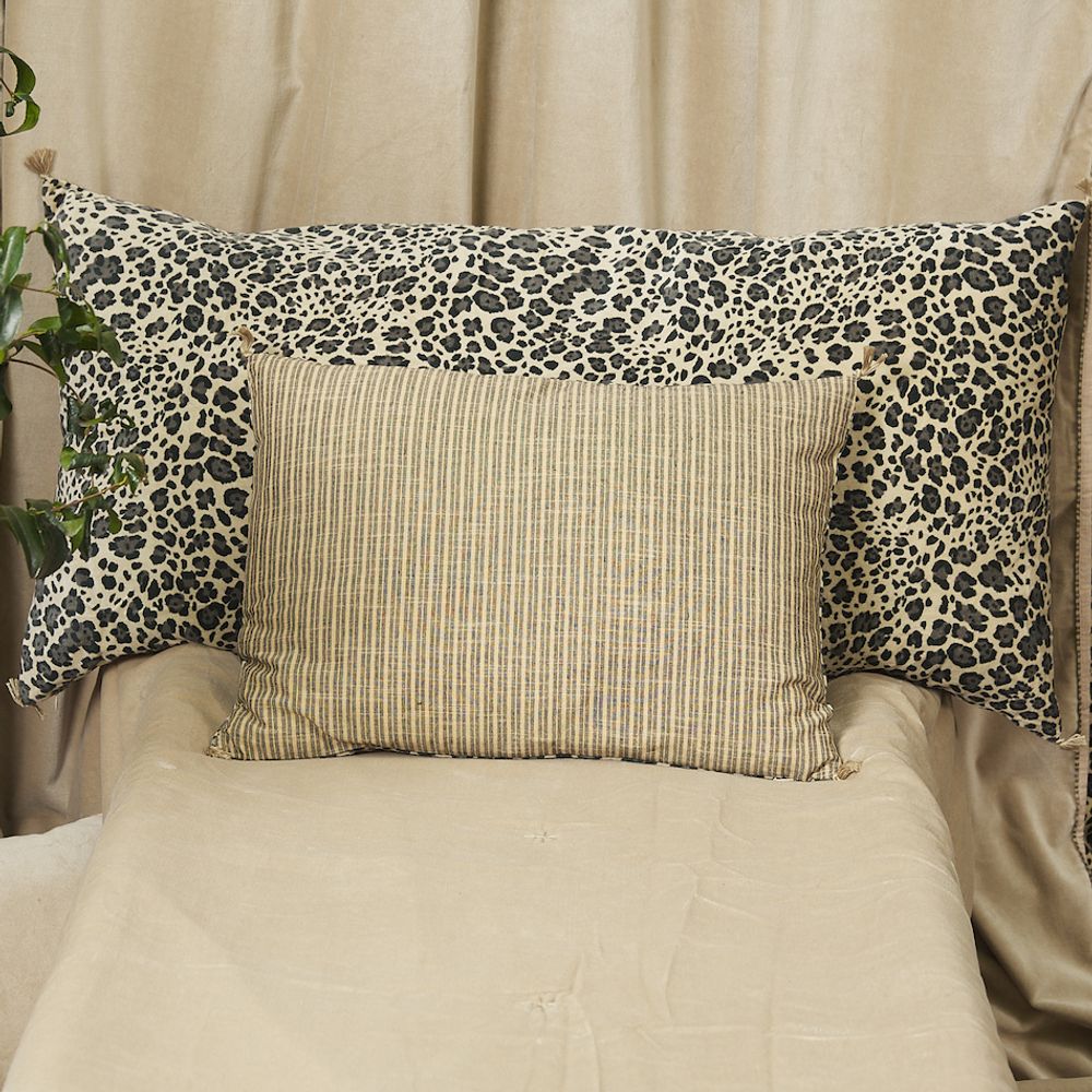 Fabric cushions - SAFARI VELVET CUSHION - EN FIL D'INDIENNE...