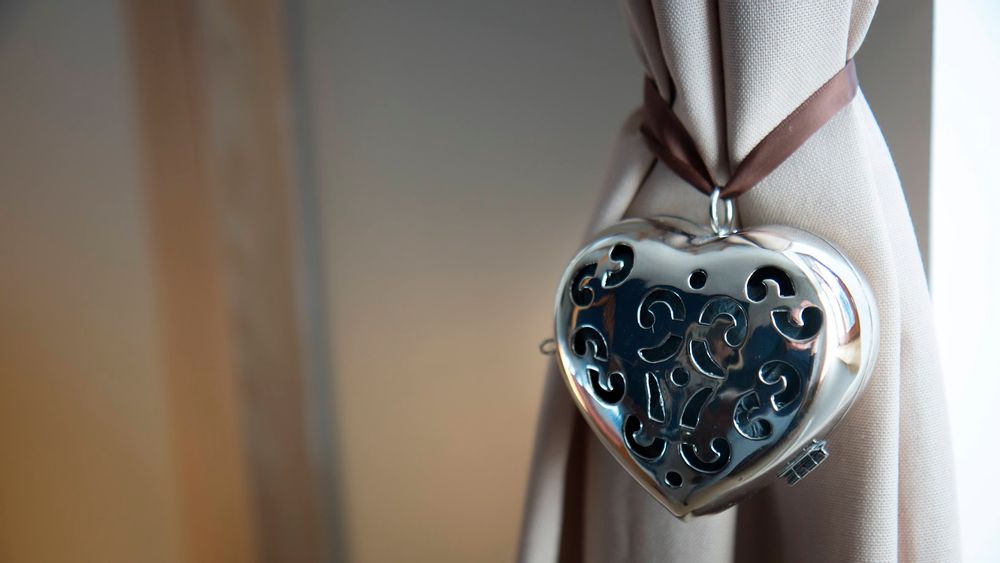 Diffuseurs de parfums - Accessoires de parfum solide diffuseurs de parfum: Petit coeur, Grand coeur, Boule Renaissance - AUTOUR DU PARFUM