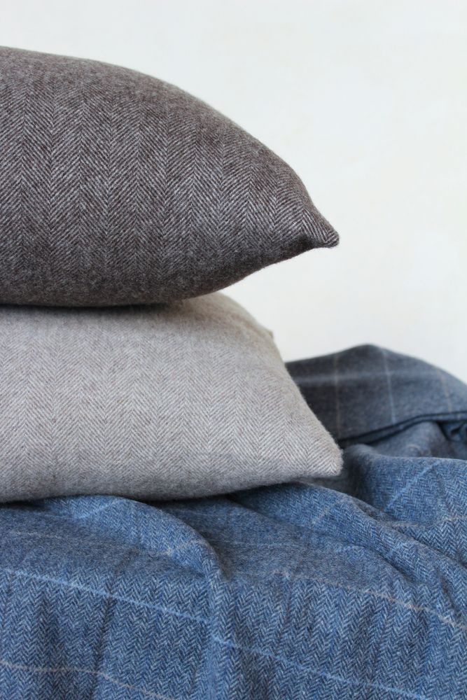 Comforters and pillows - Wool decorative Cushions - GIARDINO SEGRETO