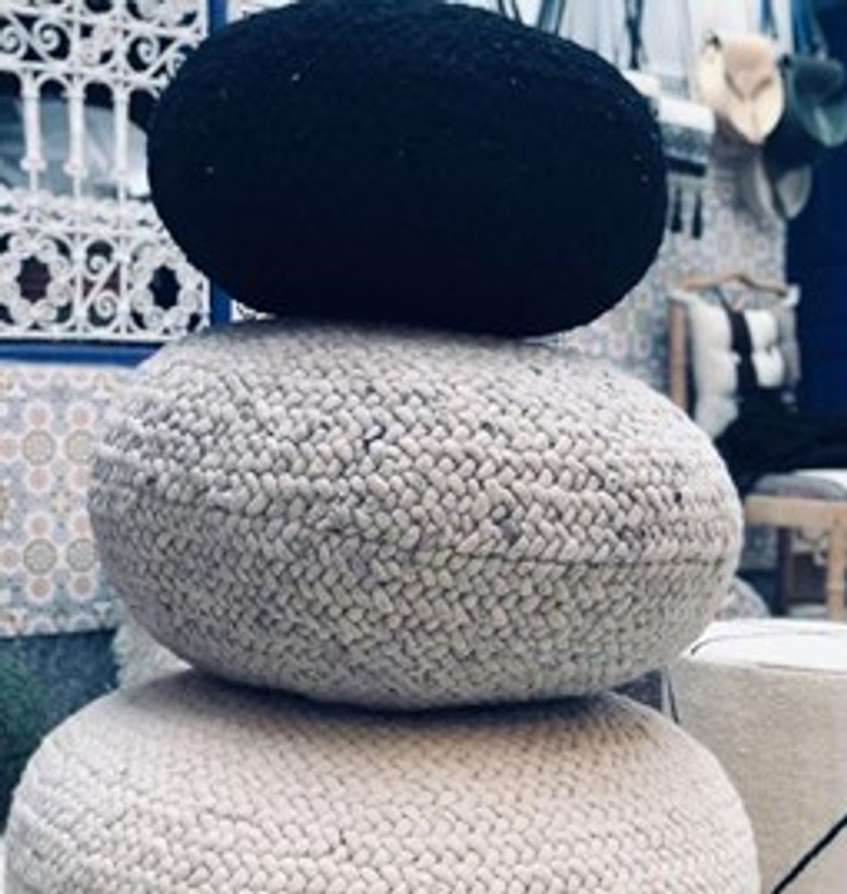 Objets de décoration - Pouf en laine tressée. - CHIC-INTEMPOREL