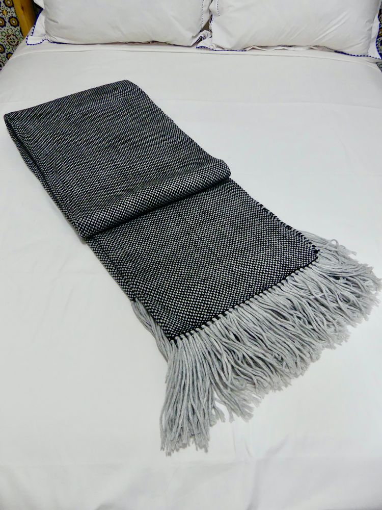 Objets de décoration - Plaid artisanal à carreaux. - CHIC-INTEMPOREL