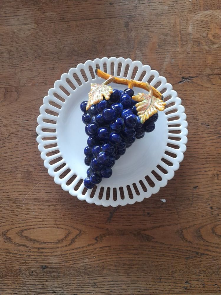 Céramique - Grappe de raisins en faïence. - BOURG-JOLY MALICORNE