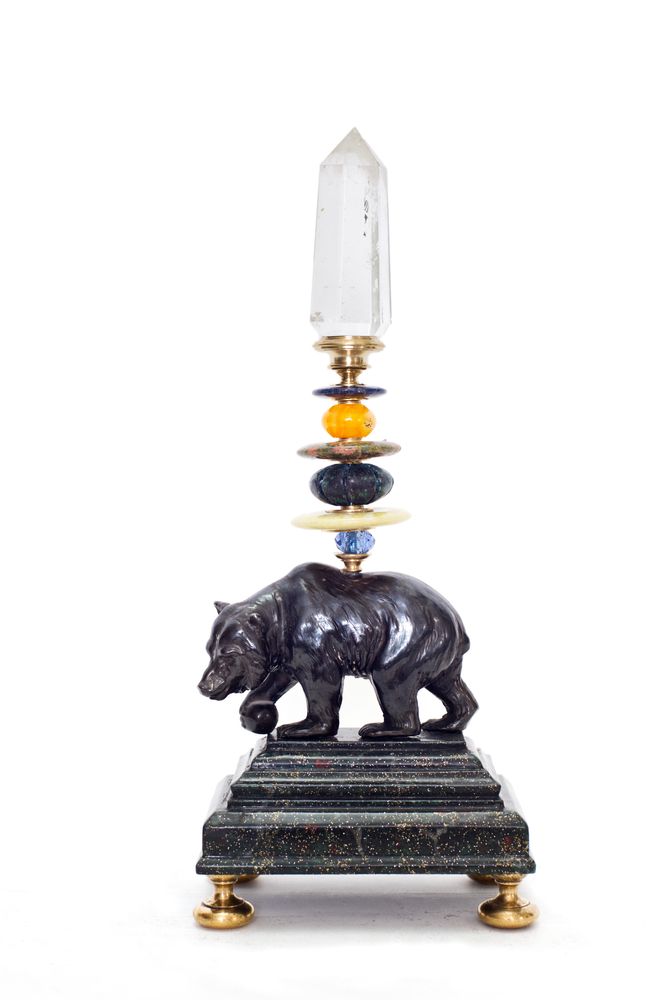 Sculptures, statuettes et miniatures - Ours sculpté avec obélisque en cristal de roche - DUPONT BERLIN