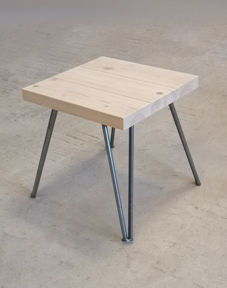Tables de nuit -  Table d'appoint avec plateau en pin FSC et pieds en V  - LIVING MEDITERANEO