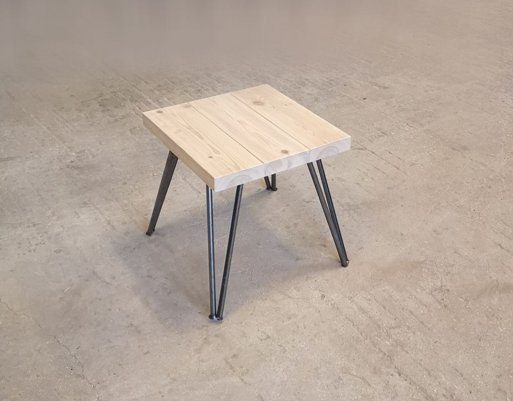 Tables de nuit -  Table d'appoint avec plateau en pin FSC et pieds en V  - LIVING MEDITERANEO