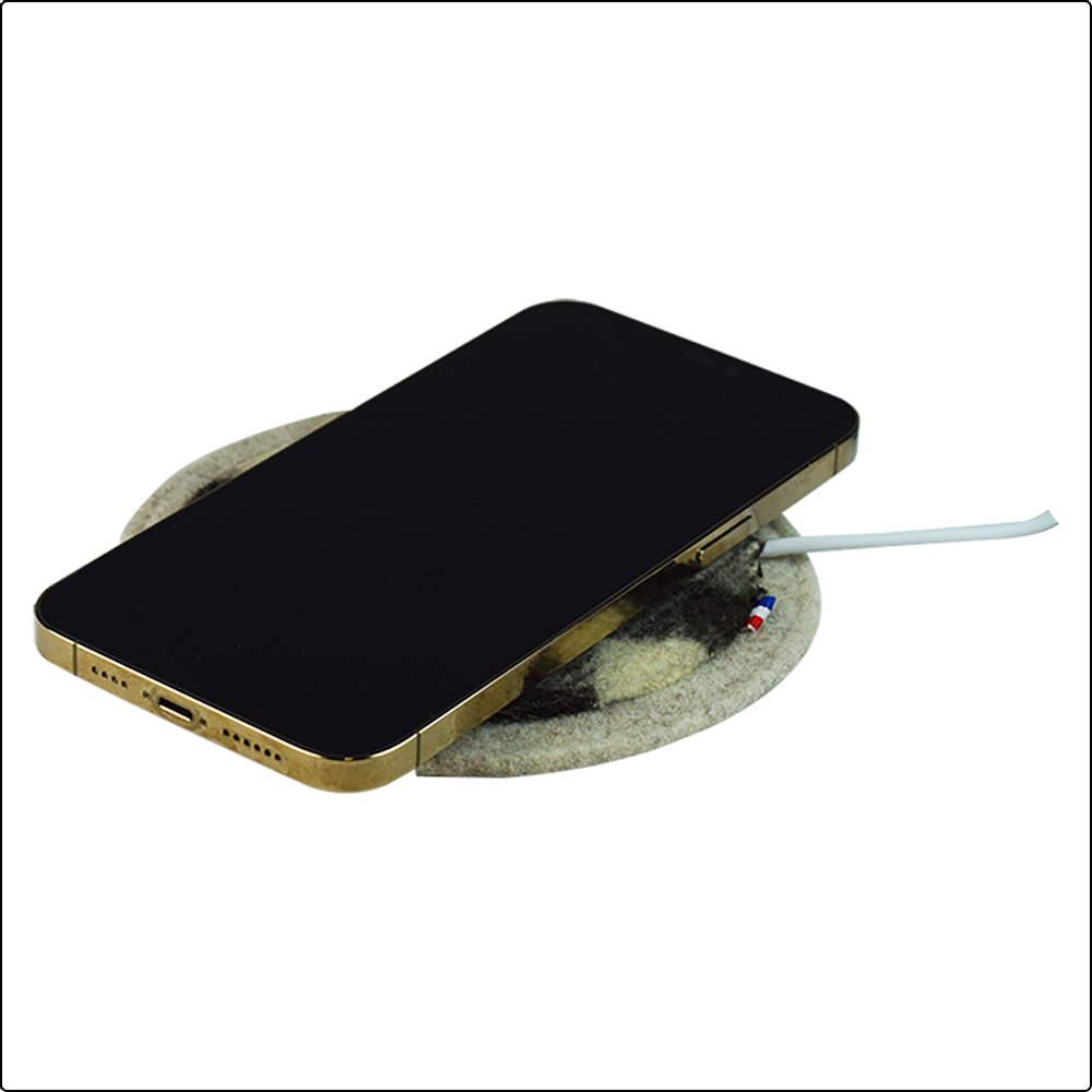 Other smart objects - Wool and Cow Felt or Leather Induction Phone Charger - L'ATELIER DES TANNERIES