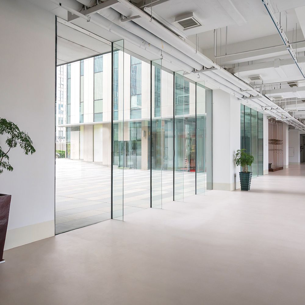 Wall panels - L'AXXX self-levelling coating - MERCADIER TEINTES ET MATIÈRES