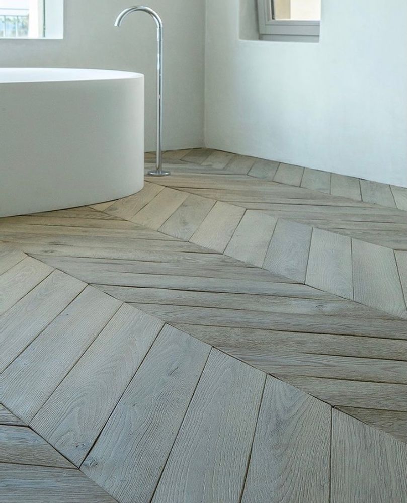 Parquets - Chevron - Vintage, aged and hardly brushed- Campagne Range - ARBONY
