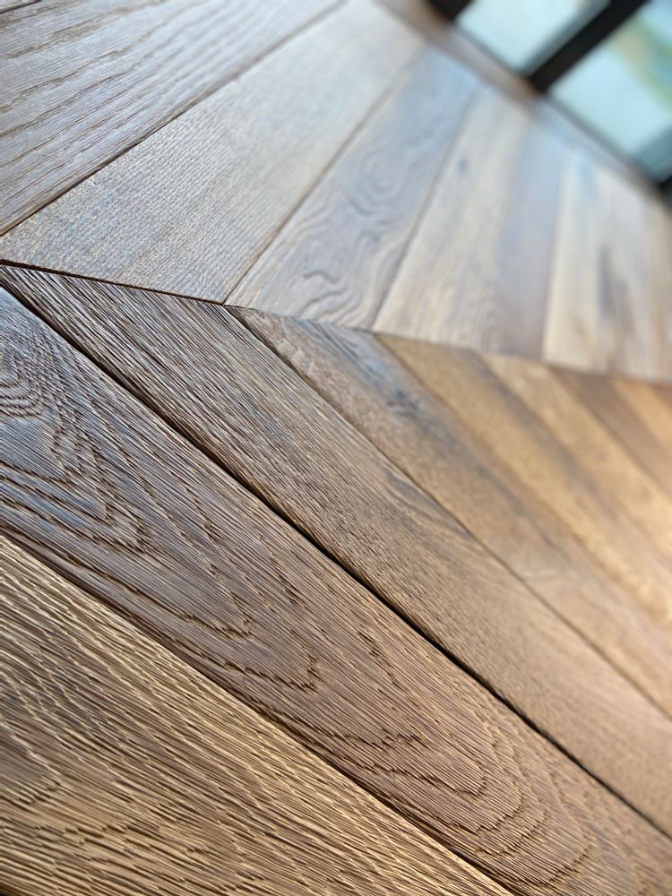 Parquets - Chevron - Vintage, aged and hardly brushed- Campagne Range - ARBONY
