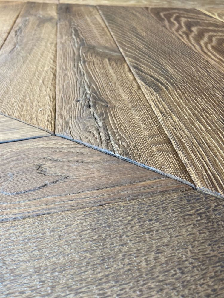 Parquets - Chevron - Vintage, aged and hardly brushed- Campagne Range - ARBONY