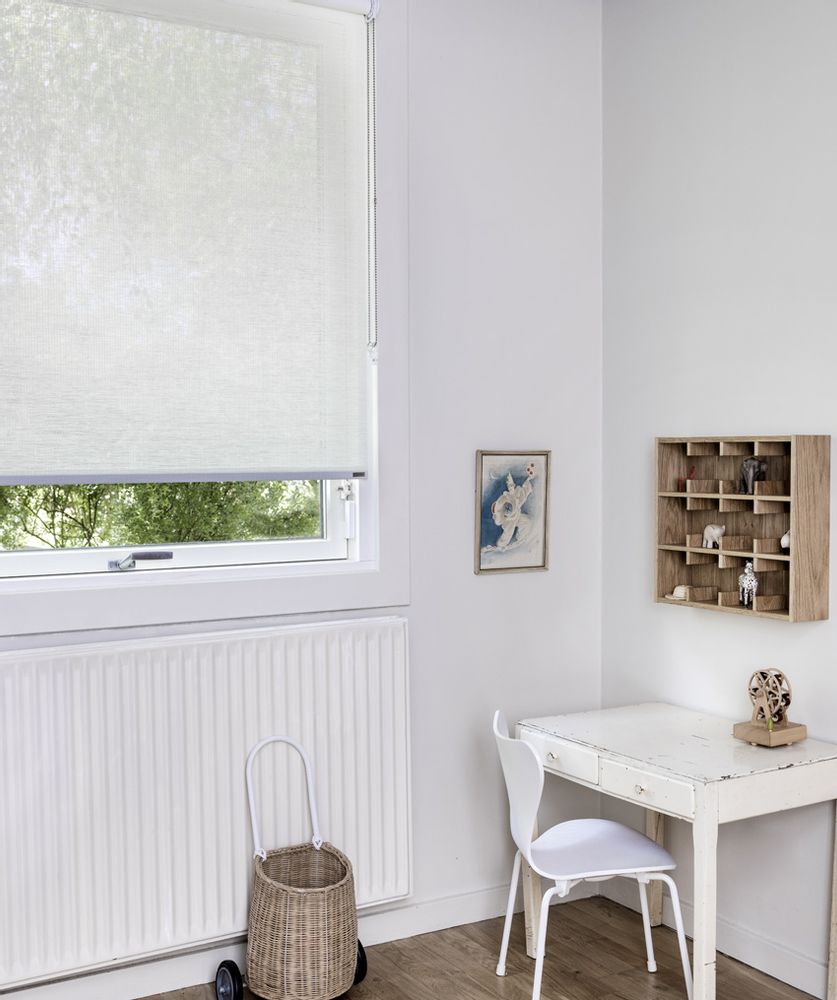 Curtains and window coverings - White paper roller blind, with chain pull - COLOR & CO
