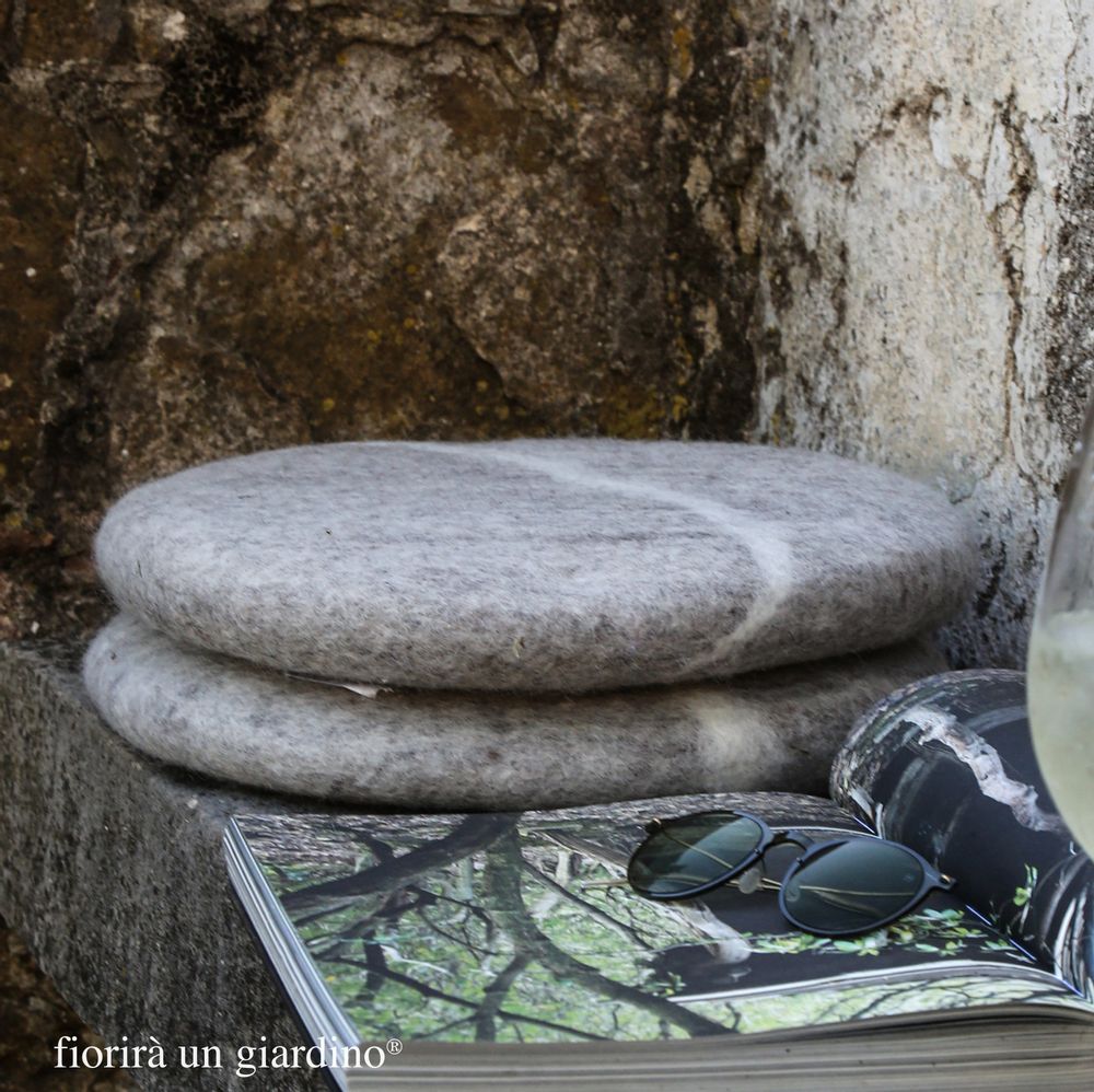 Design carpets - Mongolian fur and cushions products - FIORIRA UN GIARDINO SRL