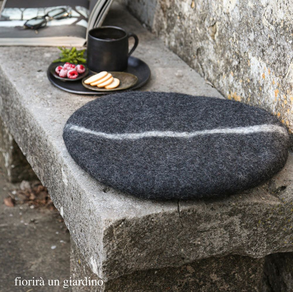 Design carpets - Mongolian fur and cushions products - FIORIRA UN GIARDINO SRL