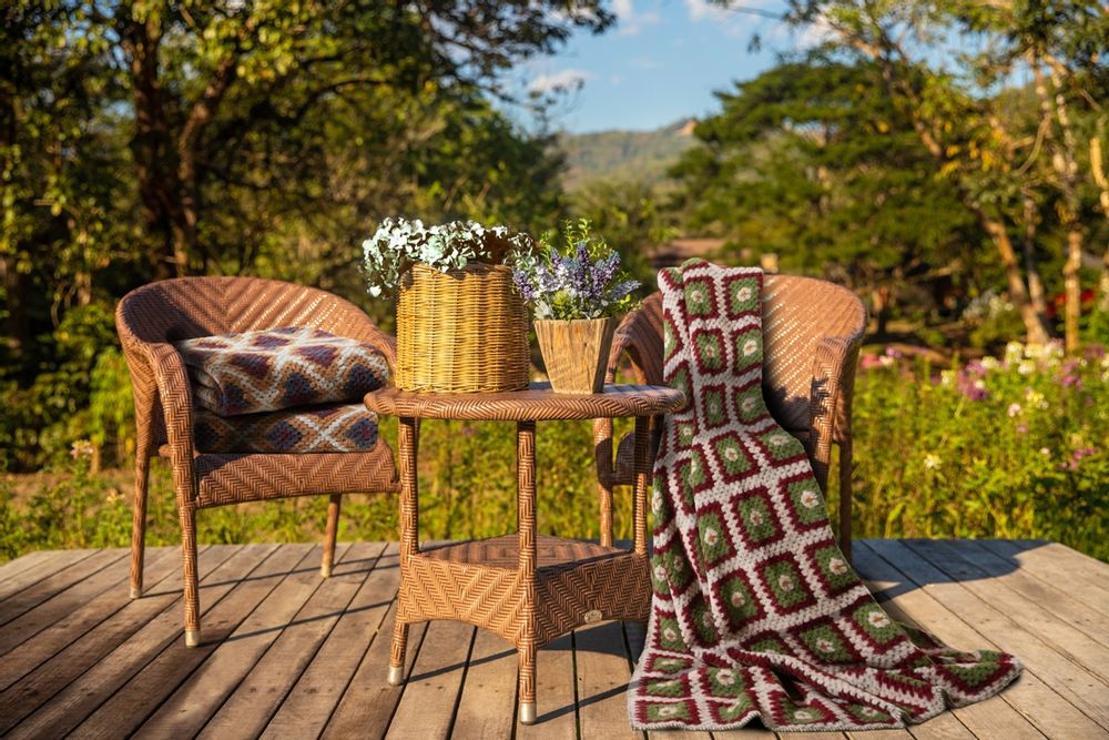 Plaids - COLLECTION DE LAINE BOUILLIE CROCHET - FRATI HOME