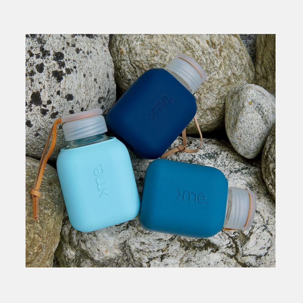 Coffee and tea - HANDMADE GLASS BOTTLE, ENERGIZED, SUSTAINABLE - SQUIREME. Y2 - The Cube - VELVETY SILICONE COVER, ECO-FRIENDLY - SQUIREME.