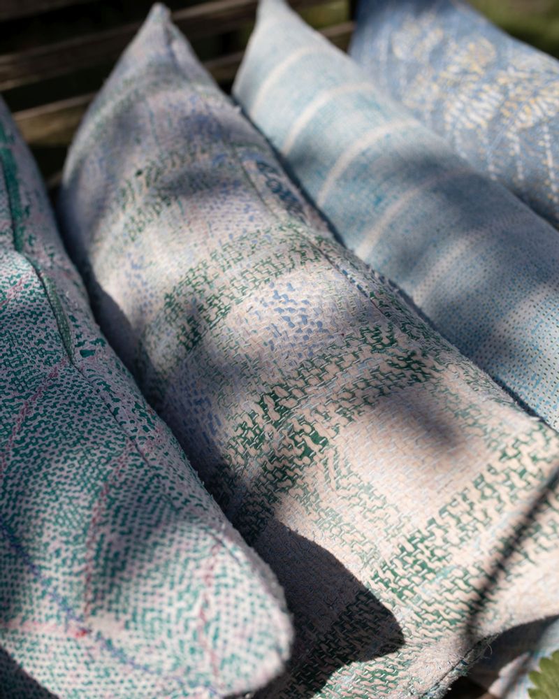 Other caperts - Kantha Sari throws & cushions - VAN VERRE