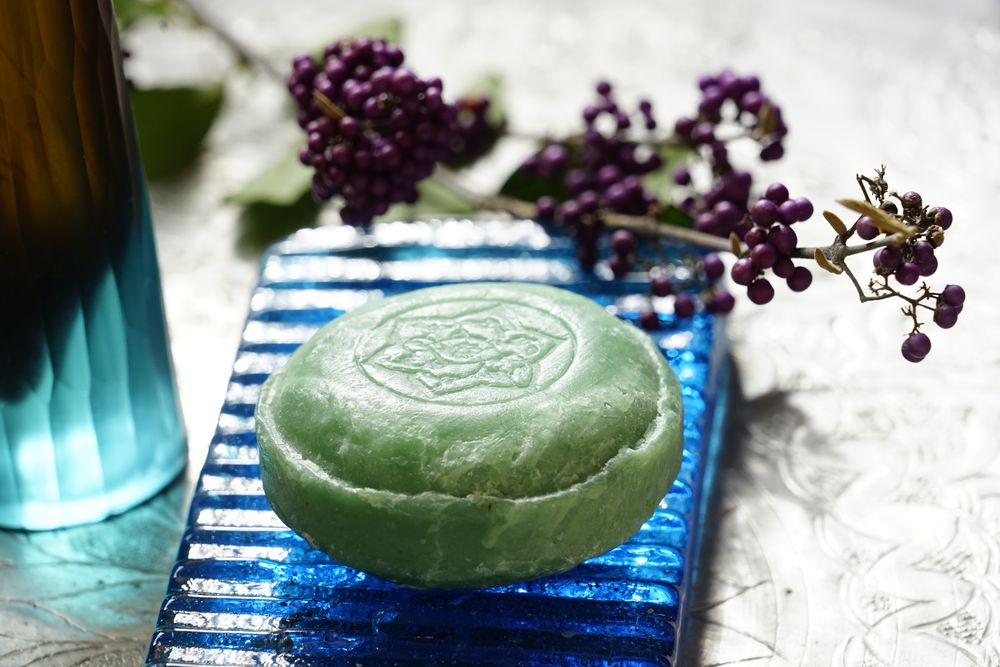 Coffrets et boîtes - TROUSSE CADEAU BIEN-ÊTRE KONJAC ET AYURVÉDA - SOIN TONIFIANT - KARAWAN AUTHENTIC