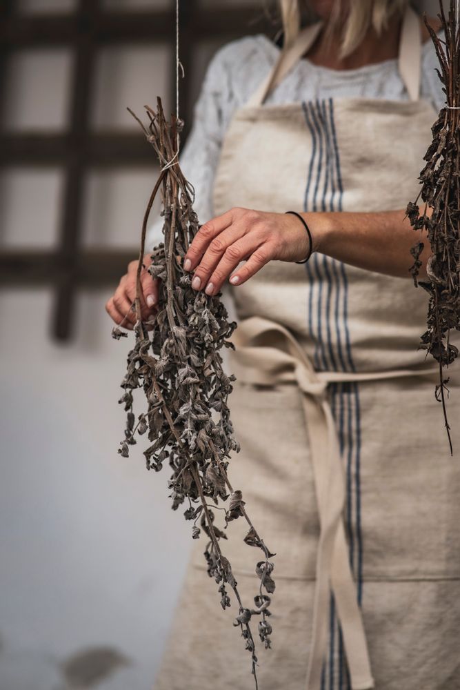 Linge de table textile - Tablier : Full style, vintage en chanvre hongrois tissé à la main - LINEAGE BOTANICA - THE ART OF WELLBEING