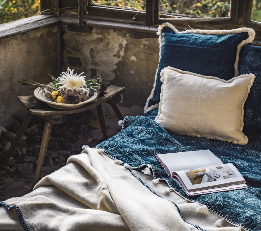 Objets de décoration - Plaid en laine tissée à la main - LINEAGE BOTANICA - THE ART OF WELLBEING